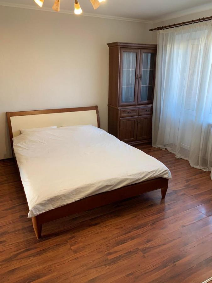 Apartment Next To Metro Station Pechersk Киев Экстерьер фото